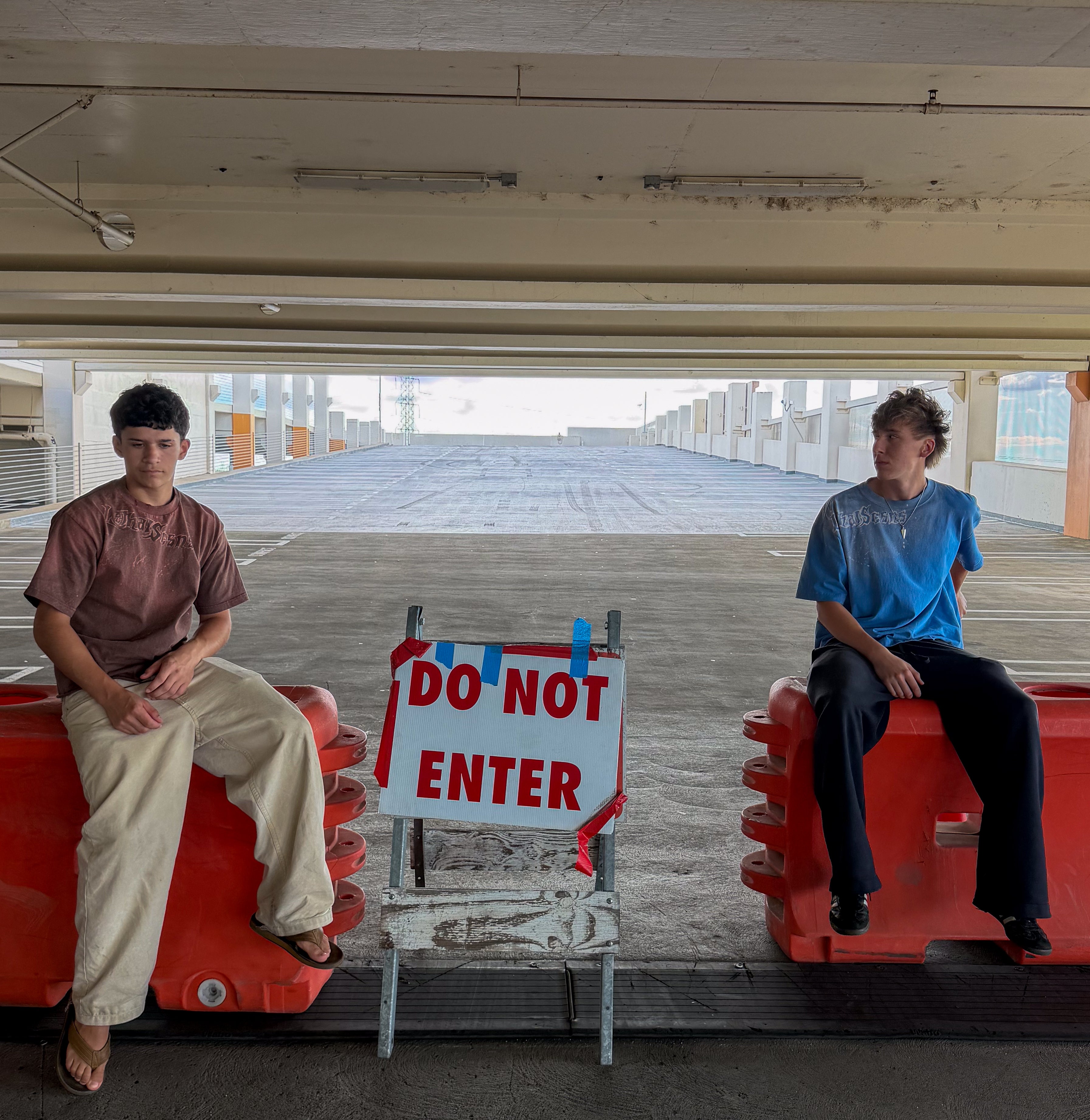 classic bleached shoulder design tee